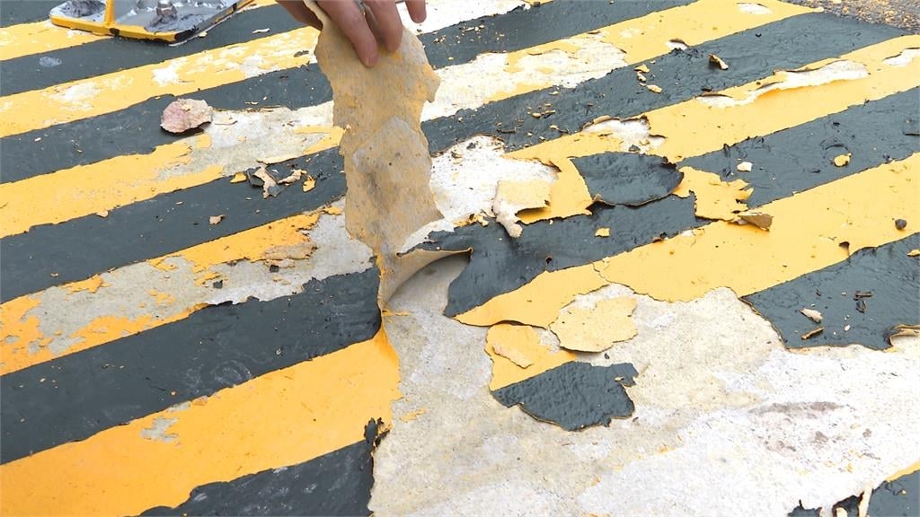 行人庇護島「僅5公分高+警示線剝落」 北市議員炮轟