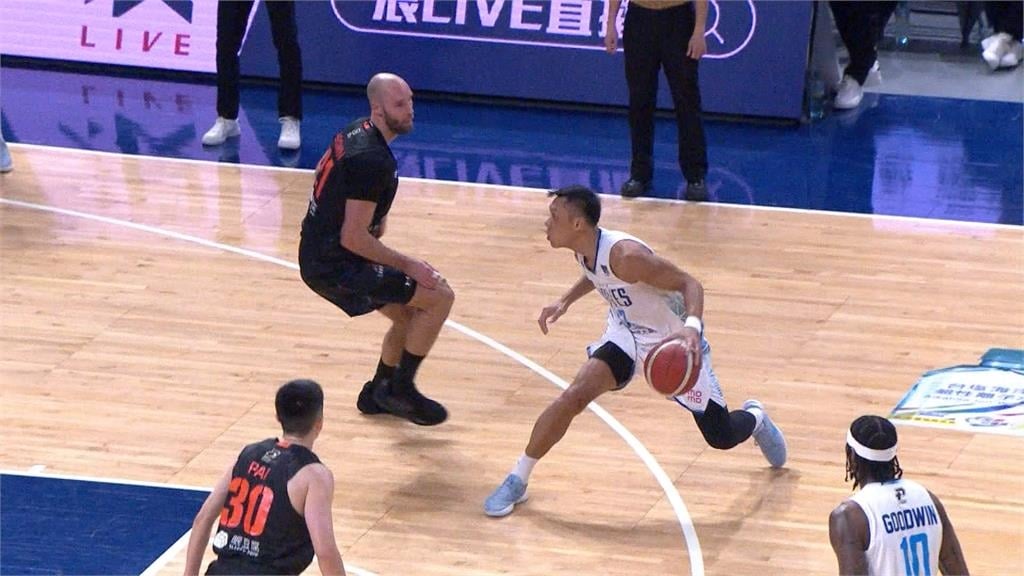 PLG(影)/領航猿兵多將廣6人得分破10!客場大勝勇士21分開季6連勝