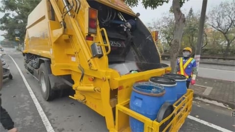 不用追垃圾車了!雙北「倒垃圾新招」24小時都能丟、還賺現金回饋 網驚:超讚