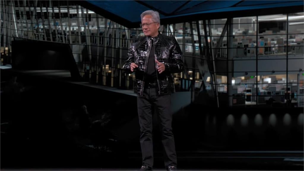 黃仁勳標配升級!披「鱷魚皮」現身CES 宣告全球正式跨入「物理AI時代」