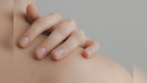 冬天狂洗熱水澡暖身是「皮膚凶手」？醫師曝「這動作」恐害身體乾癢、脫屑