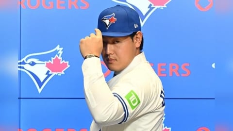 MLB(影)／女兒一眼選中藍鳥隊徽！岡本和真點頭加盟多倫多的暖心關鍵
