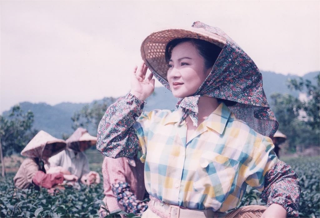 童年慘遭媽媽家暴!白冰冰哭揭「血淚內幕」:一直打我到17歲去賺錢