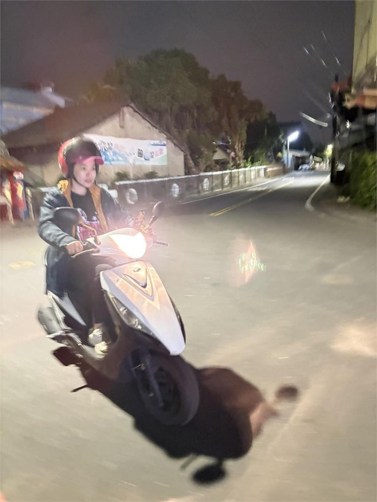 米可白騎車「曾出車禍」釀巨大陰影！拍戲遇「貓遭路殺」心碎發聲：好好當天使