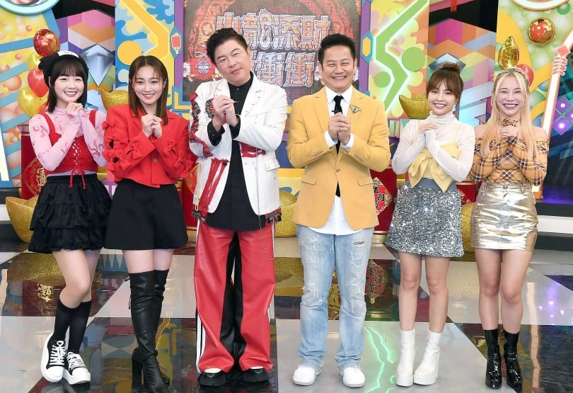 曾國城、徐乃麟今年再度攜手、籃籃、張文綺、徐凱希、巫苡萱，一同主持華視除夕特別節目，陪伴觀眾守歲。（圖／華視提供）