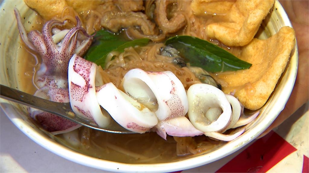 天冷熱食夯！　超狂海陸麵線一天賣破400碗　60年排骨湯熬六大鍋才夠賣