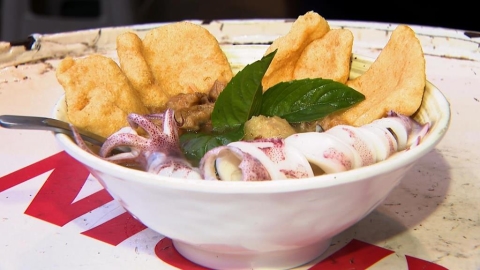 天冷熱食夯！　超狂海陸麵線一天賣破400碗　60年排骨湯熬六大鍋才夠賣