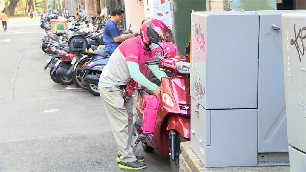 外送專法三讀通過!外送員等了6年淚崩 Uber Eats卻「這樣回應」