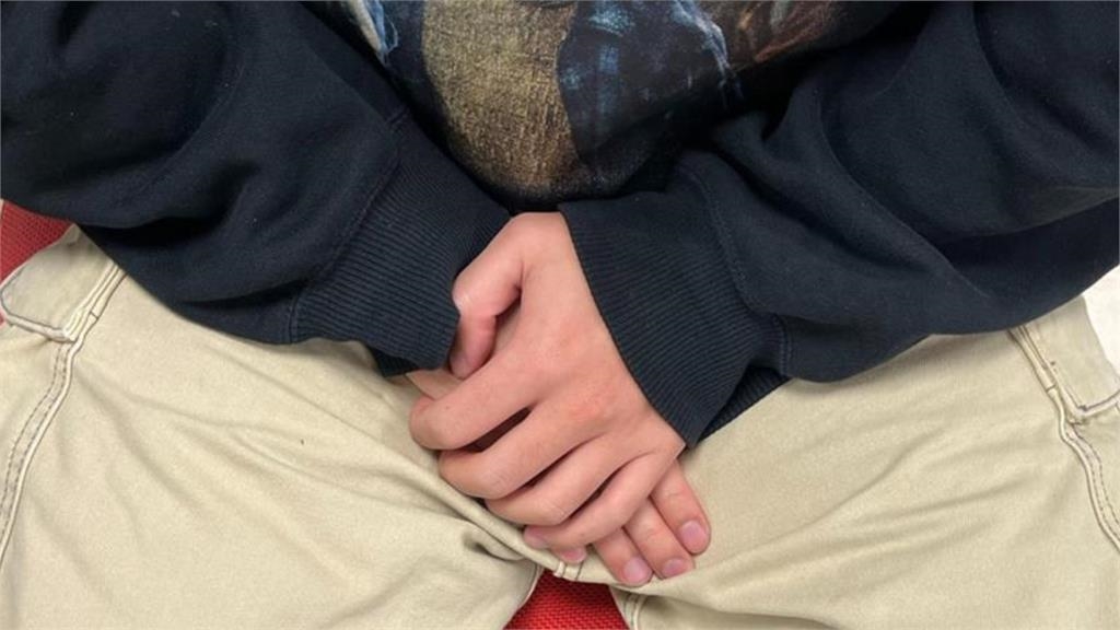 為追求「奇特效果」竟將活體生物塞尿道!他下秒「劇痛、尿不出來」急衝醫院