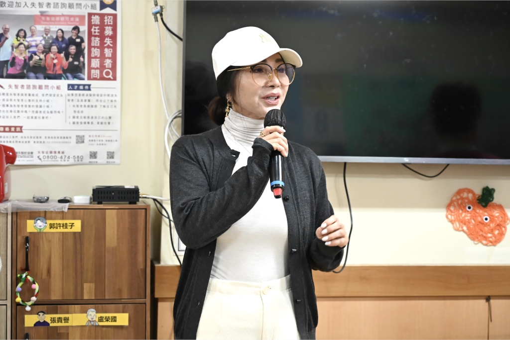 看見破鞋還在穿！陳美鳳心疼獨居長輩 自掏腰包寒冬送暖