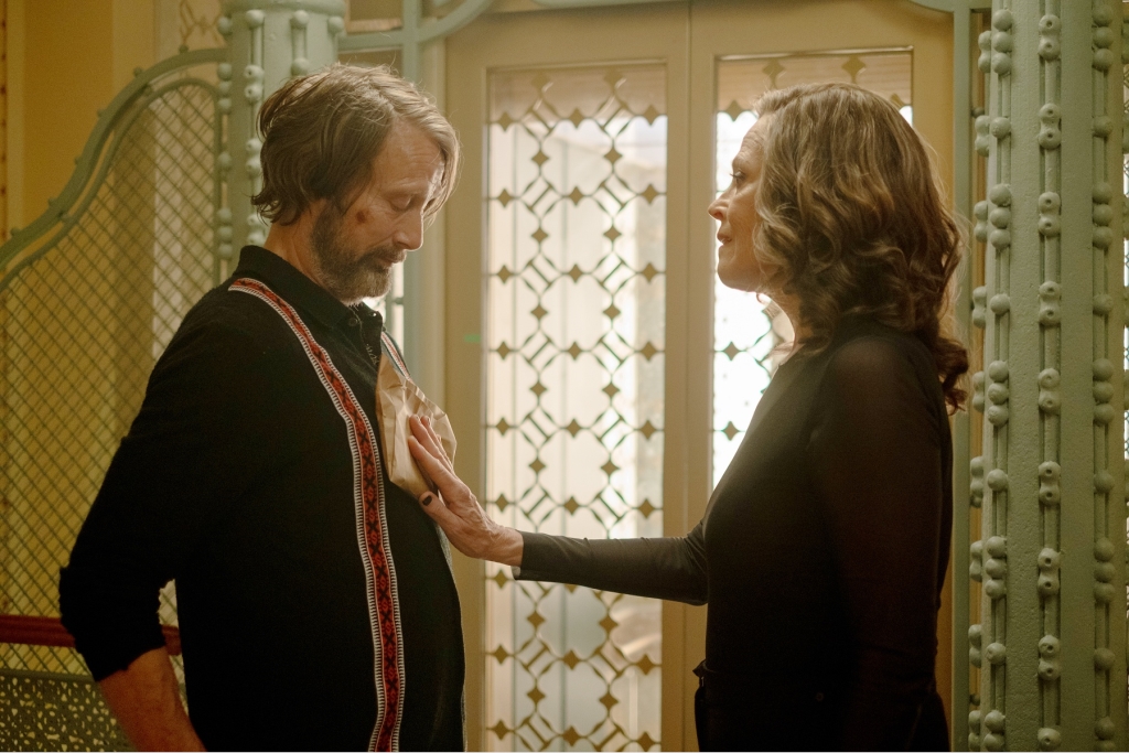 《阿凡達》雪歌妮薇佛再戰《邦尼殺死他》  挑戰4吋高跟鞋化身蛇蠍美人