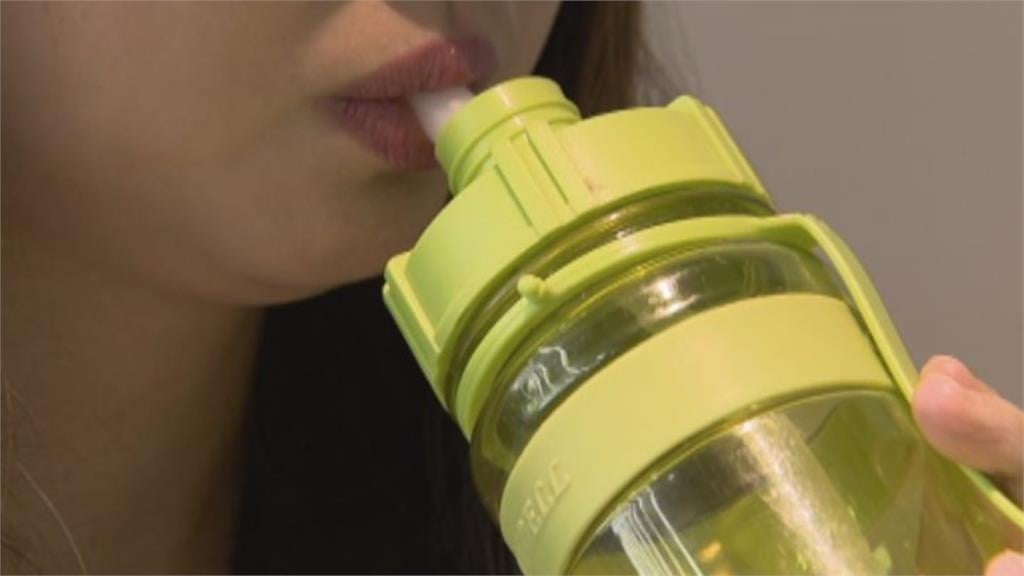 韓妞揭背包裡有「這2物」100%是台灣人!狂吸4萬網大讚:謝謝你發現這些細節