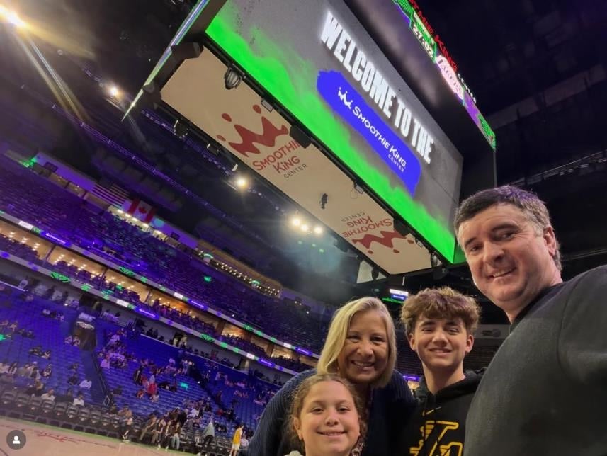 NBA(影)／詹皇已迷上高爾夫！湖人獲勝後隨即和兩屆名人賽冠軍球星熱情打招呼