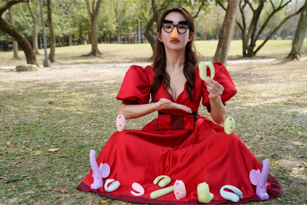 從影大尺度演出！郭書瑤變身網紅 直露「人工乳房」大膽對戲遭批沒家教