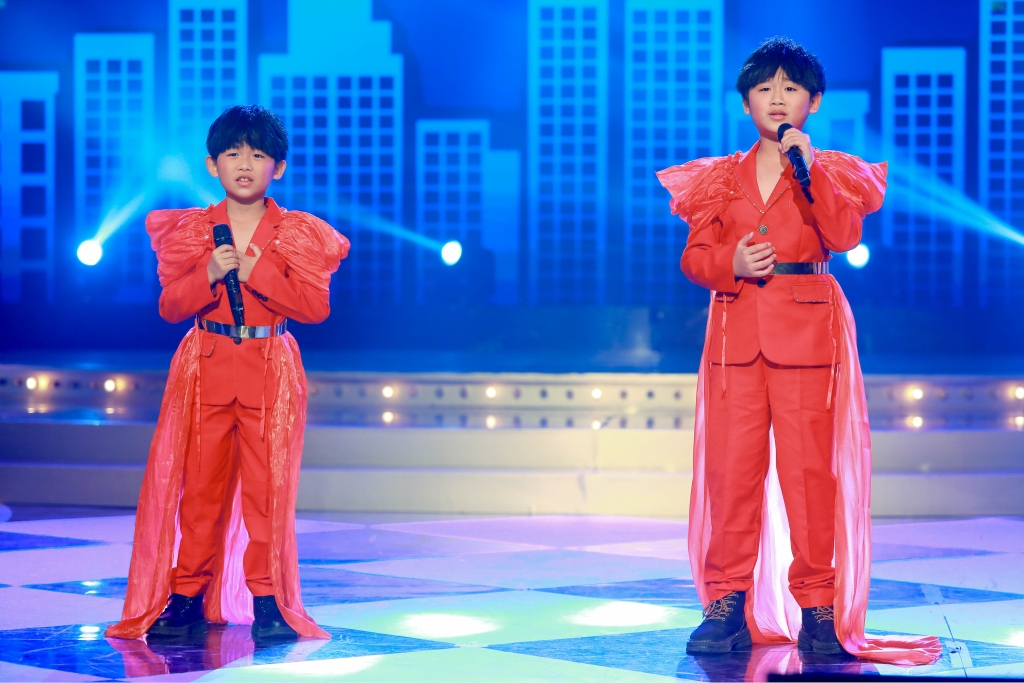 《超級冰冰Show》小歌手唱功大PK！女孩強勢踢館奪勝 親情之歌竟逼哭原唱