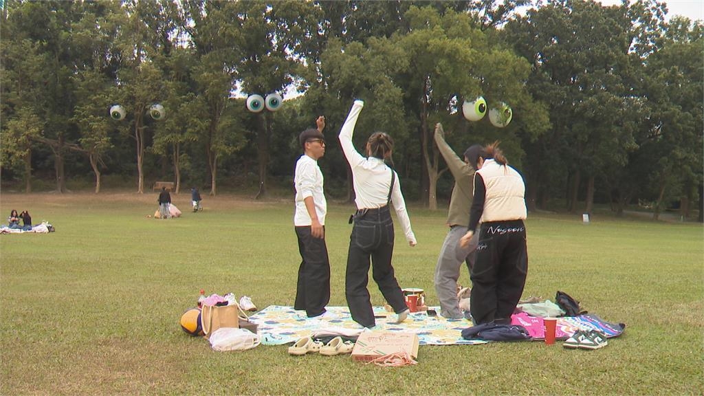 高雄果嶺公園出現「4對大眼」 民眾直呼:像台灣的眼睛