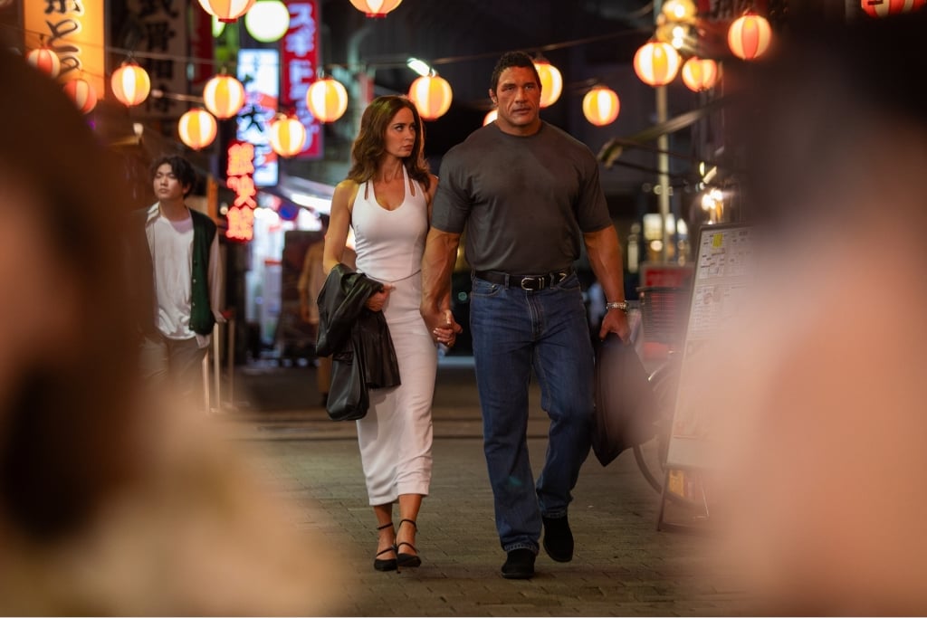 《重擊人生》震撼金球獎　 巨石強森、艾蜜莉布朗強勢問鼎演技大獎