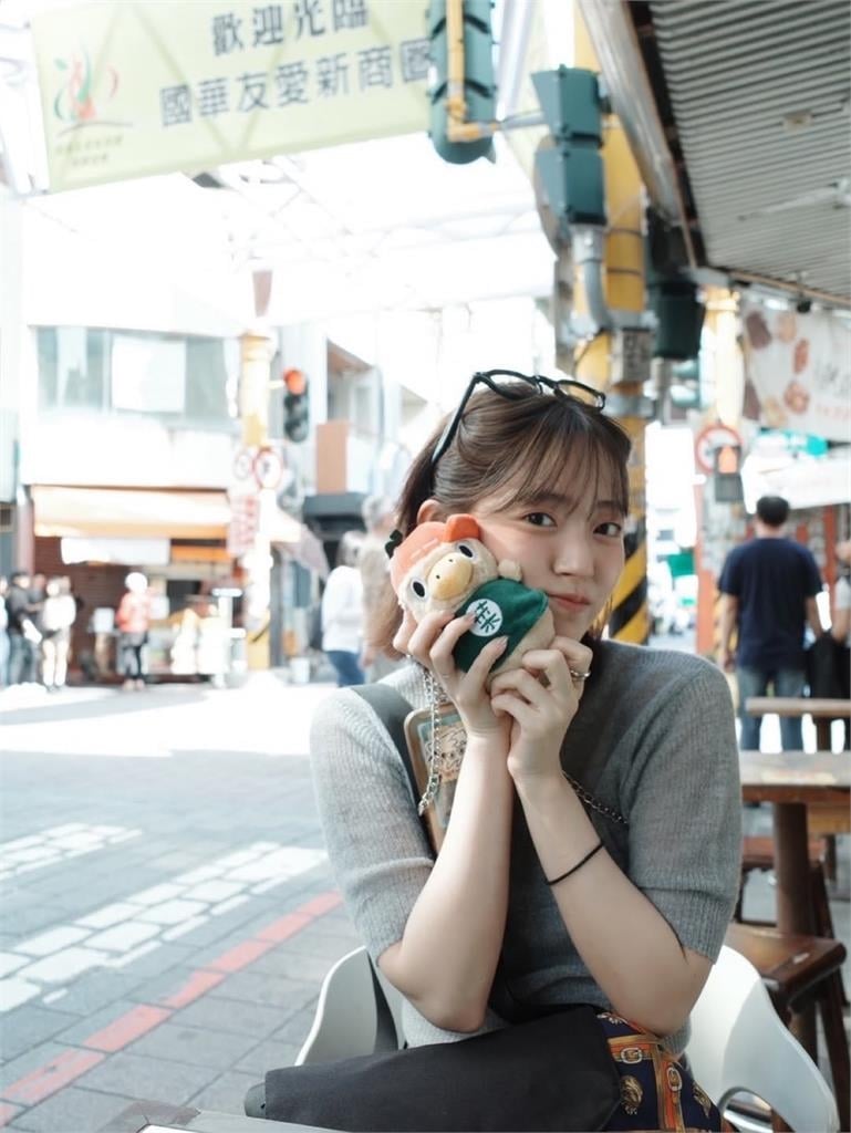 「日本全能天后」現身國華街!貼臉「菜奇鴨」火紅到日本 網融化:根本台南觀光大使