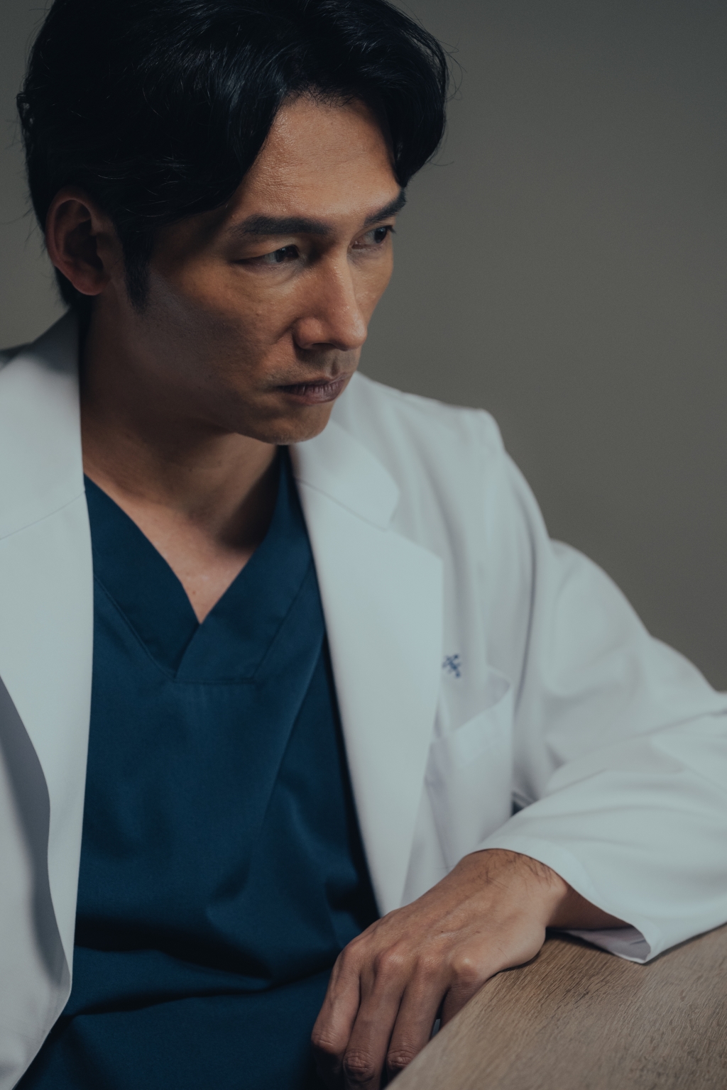 温昇豪動刀救女「暈倒在手術台」 命運倒數觀眾求別收他