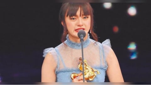 22歲金馬女星遭怪男尾隨「逼入牆角」還辱罵　恐怖畫面曝光