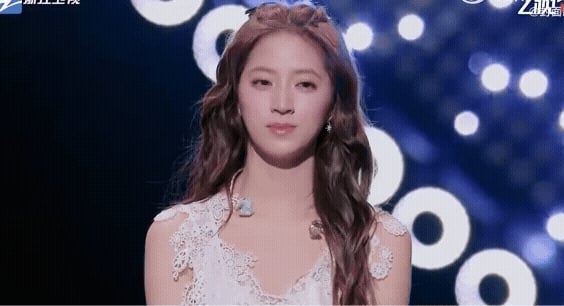 歐陽娣娣遭評審嗆唱的差、災難！下秒「瞬間垮臉」表情全被拍…網怒：唱不好還不給說