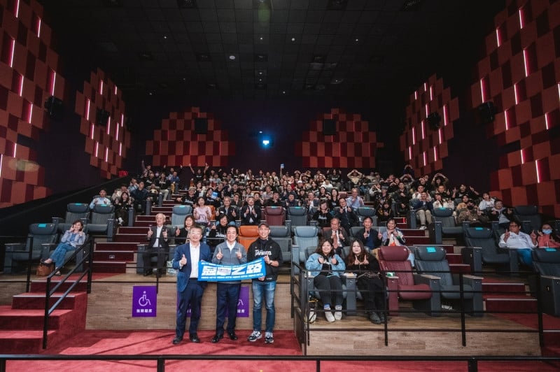 棒球/資深棒球迷總統賴清德朝聖!讚嘆「上帝寫的劇本」!冠軍之路票房破3500萬