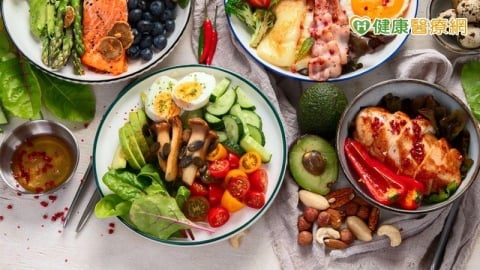 美國最新飲食指南「翻轉金字塔」！推多吃「原型食物」　少碰加工食品