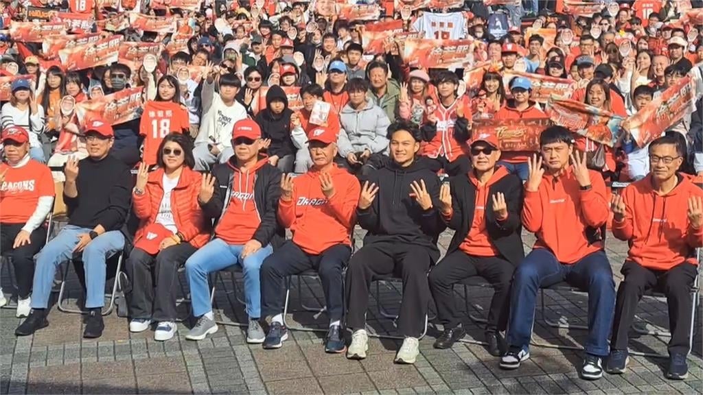 徐若熙旅外歡送會湧球迷　10年隊友劉基鴻哽咽送別