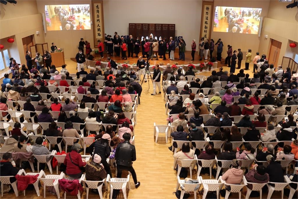 新泰歲末祝福聚善緣 點亮心燈傳愛暖人間