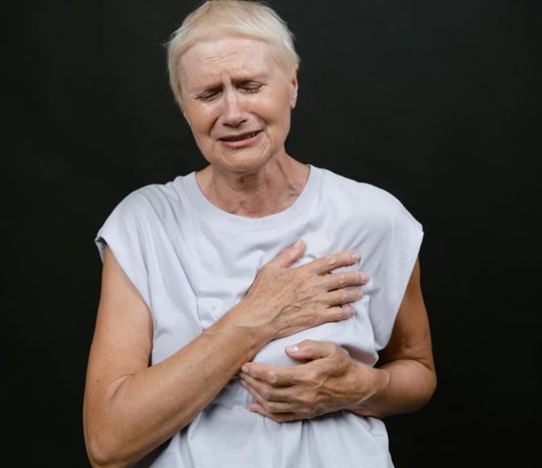 睡眠不足心臟恐跟著出問題！最新研究警告「更年期女性」風險高