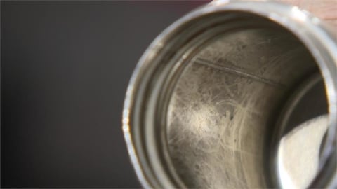 快點檢查！老舊保溫杯破損「溶出重金屬」　五旬男不幸身亡