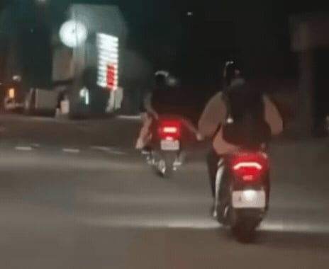 妹子當自己是嬰兒「反向緊抱」騎士！誇張畫面惹怒網友：人不做想當猴