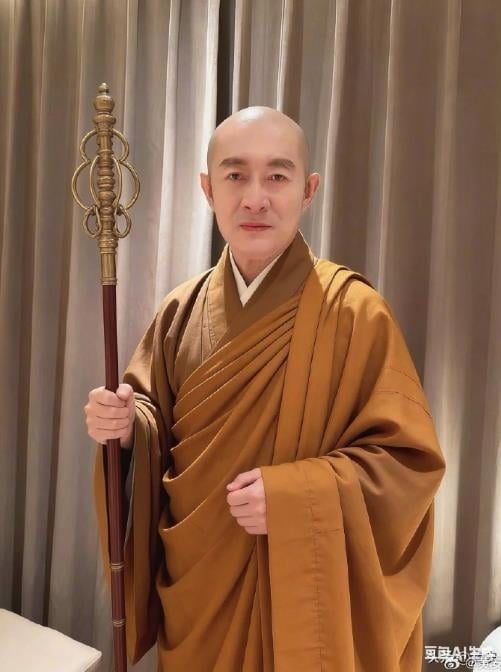 黃安「換上僧袍、頭頂全淨空」出家了？自爆「飛中國商演」出事：一張口全沒了