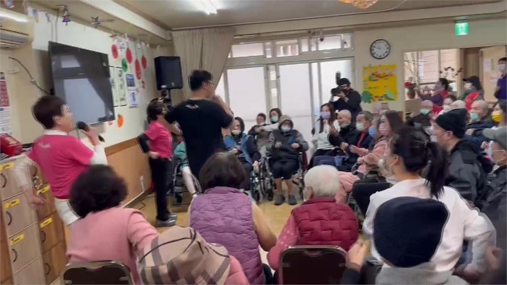 人美心也美!陳美鳳護理之家做公益 難得開金口獻唱歌曲