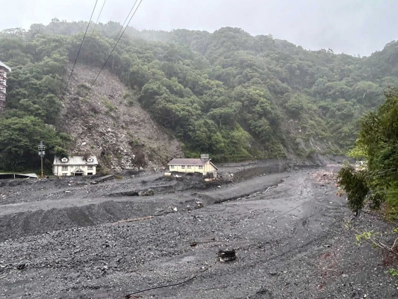 卡努風災去年重創廬山溫泉區，溫泉飯店埋在砂礫堆中令人觸目驚心。（圖／報系資料照）