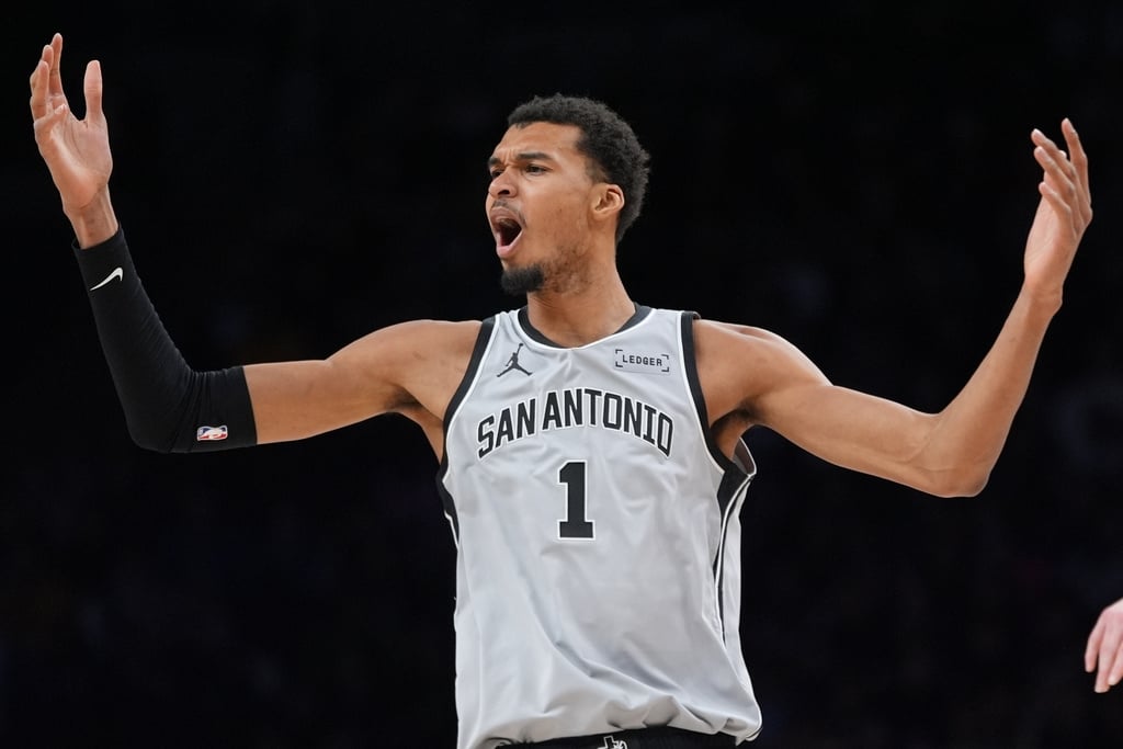 NBA(影)／「蟻人」甩開「斑馬」投進逆轉致勝球！灰狼主場1分險勝馬刺