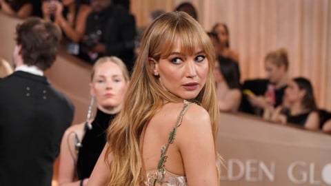 珍妮佛勞倫斯「戰袍大薄片」全身透視！「尺度太猛」本人也嚇傻：我快全裸了