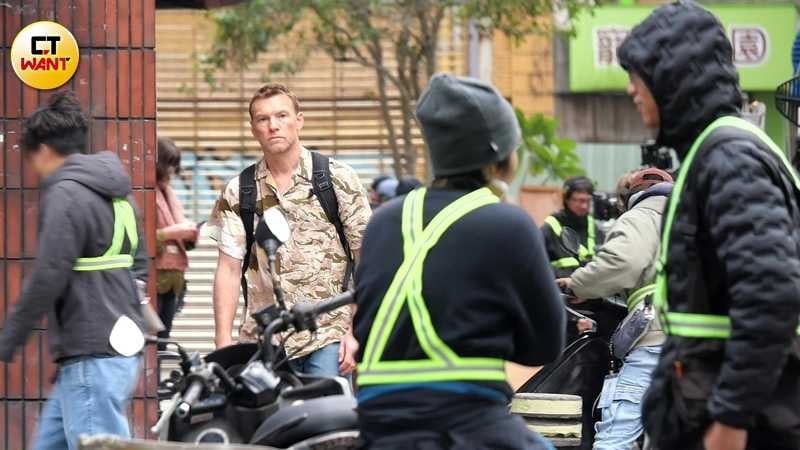 山姆．沃辛頓身材壯碩男人味十足。（圖／本刊攝影組）