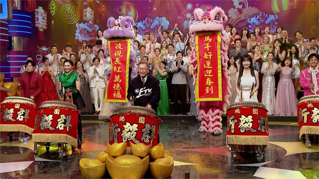 壯觀！　近百藝人錄民視過年特別節目　董事長王明玉同樂