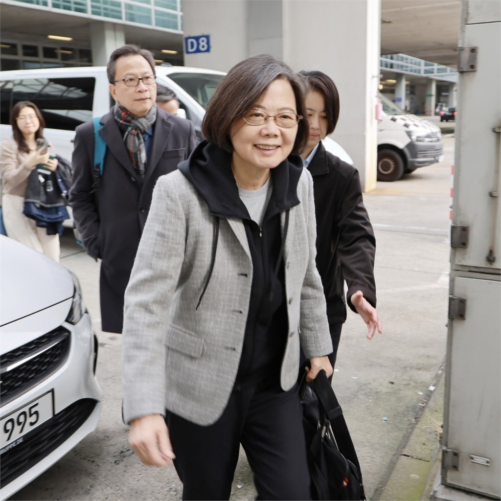 蔡英文「罕見同框宋仲基」吸萬人朝聖！全因「這1台灣味」網驚：沒想到有這天