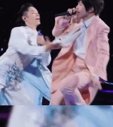 阿信演唱會合體F3又出意外！「旋轉跳動」勾吳建豪衣角…倒地畫面曝光