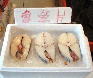 妹子吃自助餐1種魚「狂放屁、流黃色液體」!水產試驗所親授3招辨真假