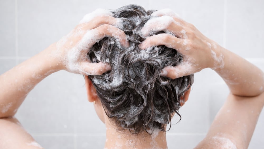 安全帽戴久易孳生細菌？頭皮的健康：與菌叢平衡密切相關