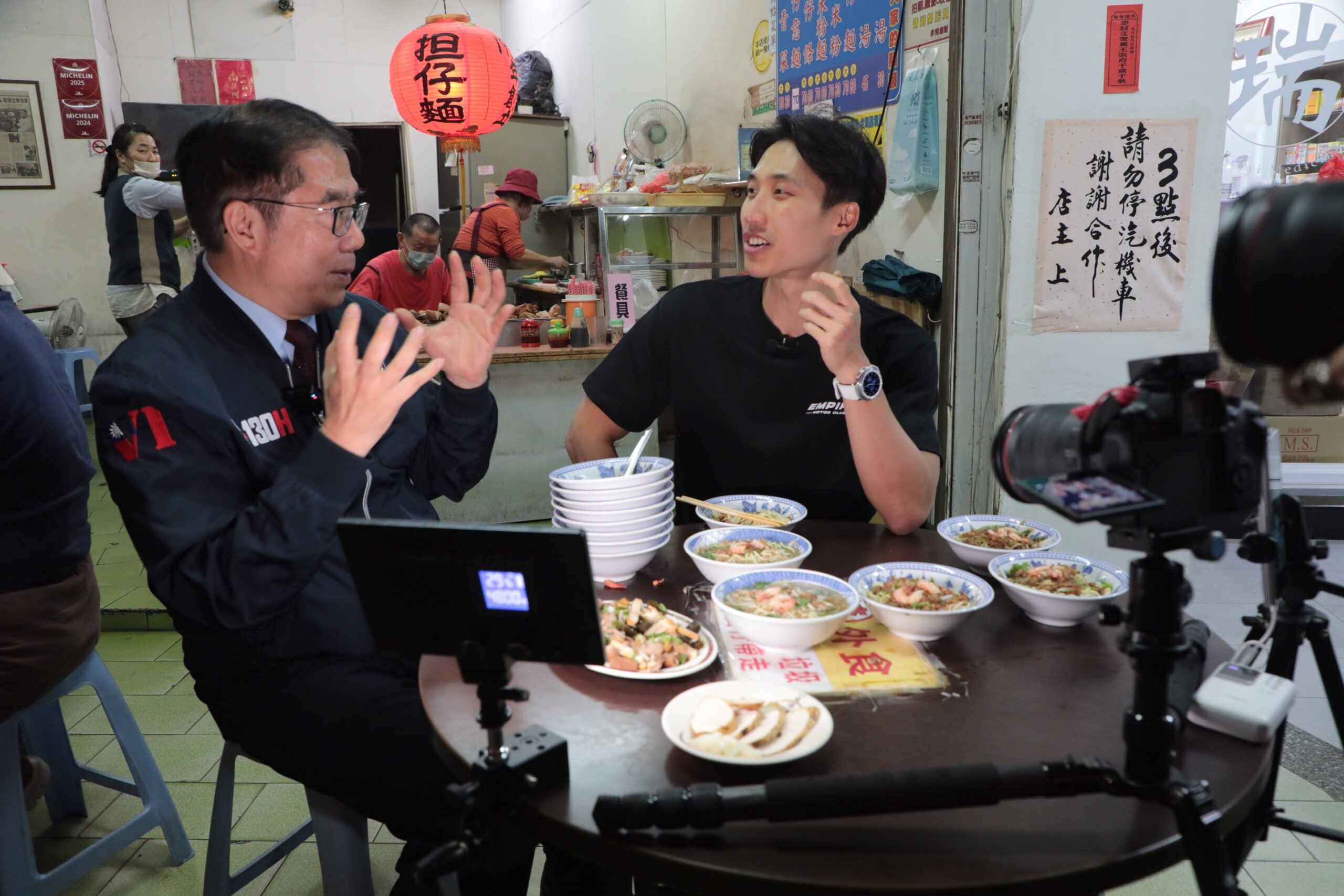 一次吃下30碗！新加坡大胃王朝聖米其林必比登擔仔麵