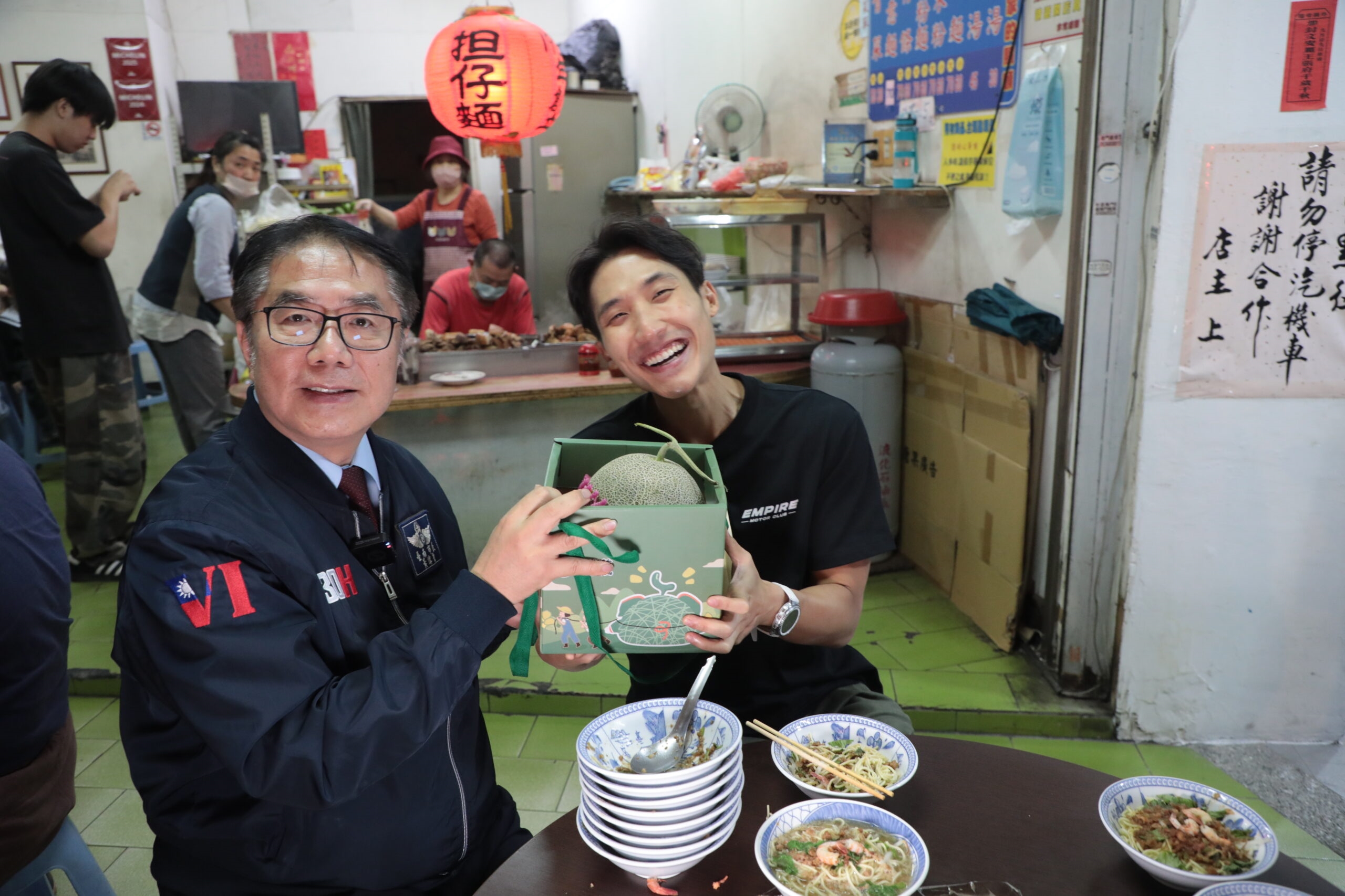 一次吃下30碗！新加坡大胃王朝聖米其林必比登擔仔麵