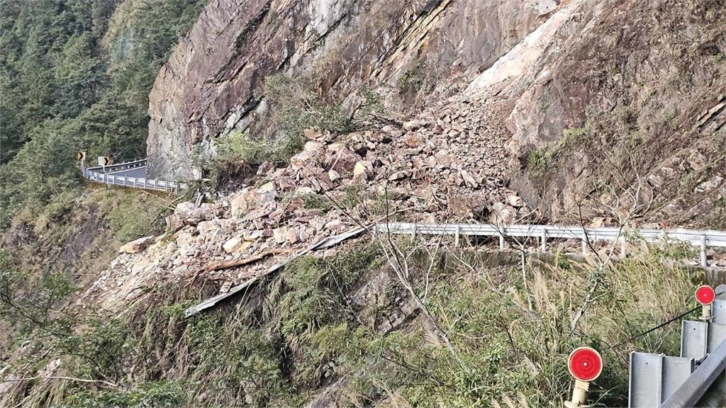 快新聞/不要上山!北橫明池路段大規模坍方 雙向交通全面中斷