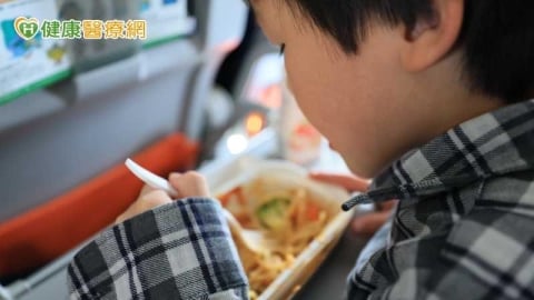 台兒童肥胖拉警報！學童不吃蔬果又愛喝飲料　專家獻5招解困