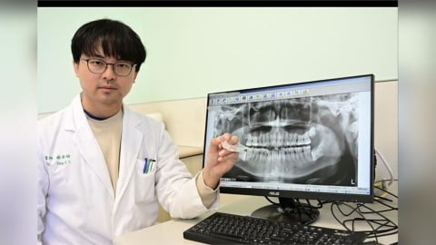 50歲闆娘牙齦萎縮、牙縫變大   竟是每晚「一行為」惹禍