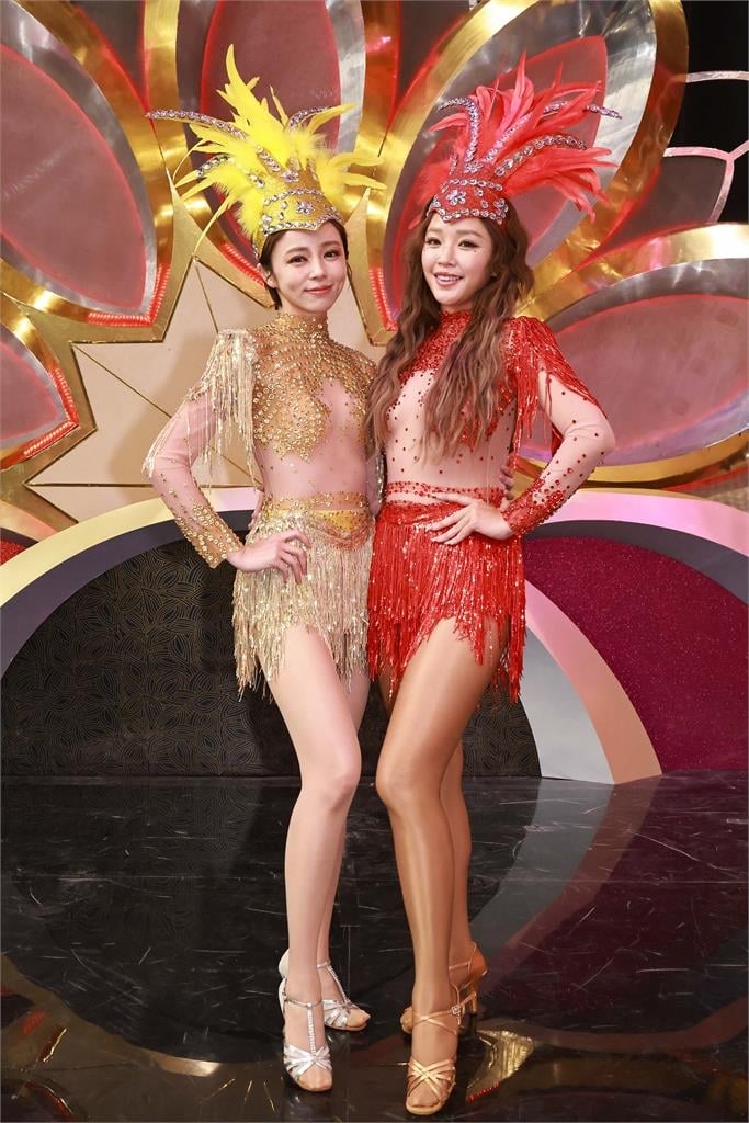 性感舞蹈流蘇整排飛起！王瞳、賴慧如邊扭邊問「我們有沒有很像洗車場的二根刷子」