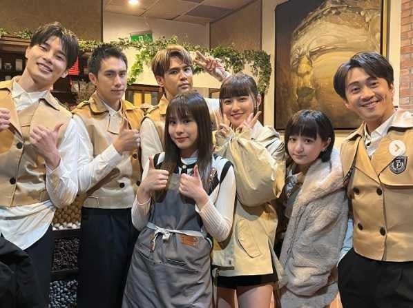 最近陳詩穎（前排中）在郭方儒執導的《百分之一相對論》露臉。（圖／翻攝自陳詩穎IG）